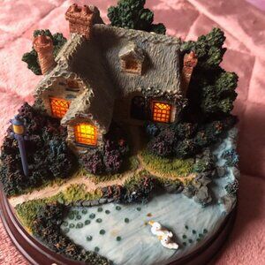 Thomas Kinkade Everett's Cottage Lighted figurine